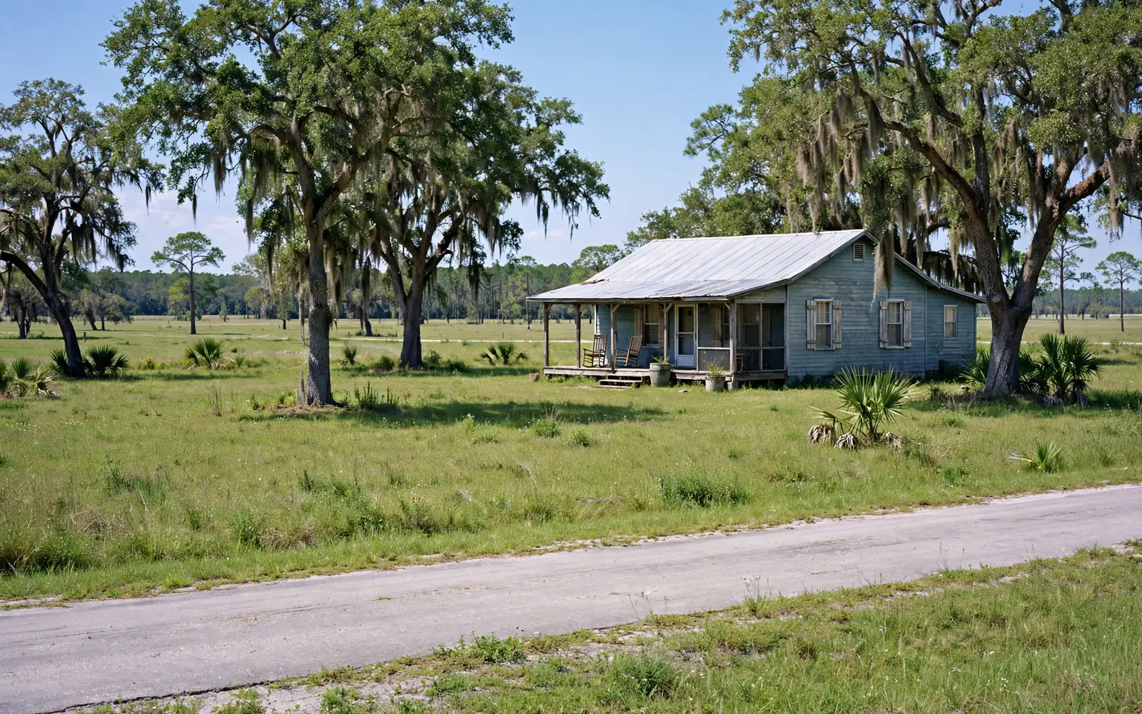 Older home on a large rural lot in Mulberry, Florida, the Phosphate Capital of the World